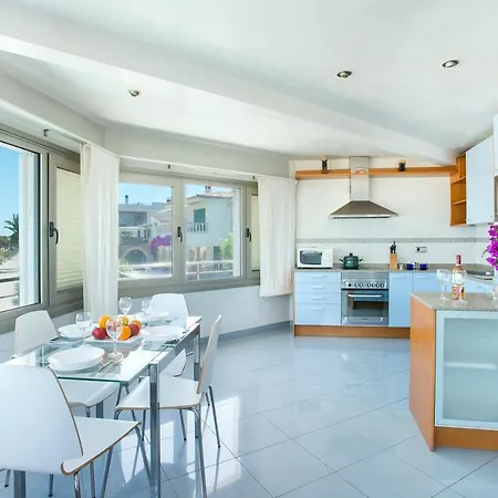 Apartment Life By The Beach - Sea View 1